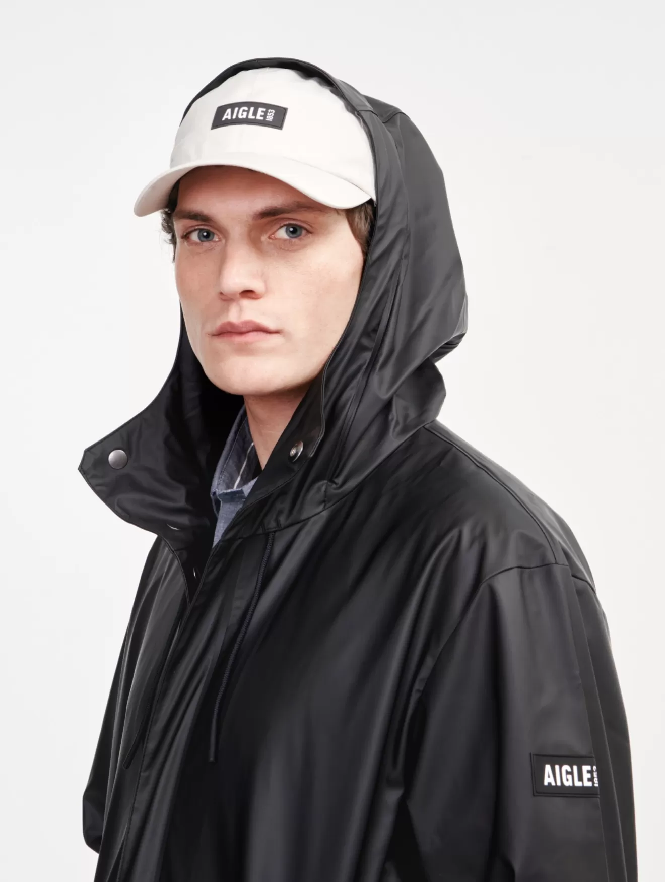 parka_longue_matiere_waterproof_a_capuche_2-1.webp New Aigle Parka Longue Matiere Waterproof A Capuche Noir