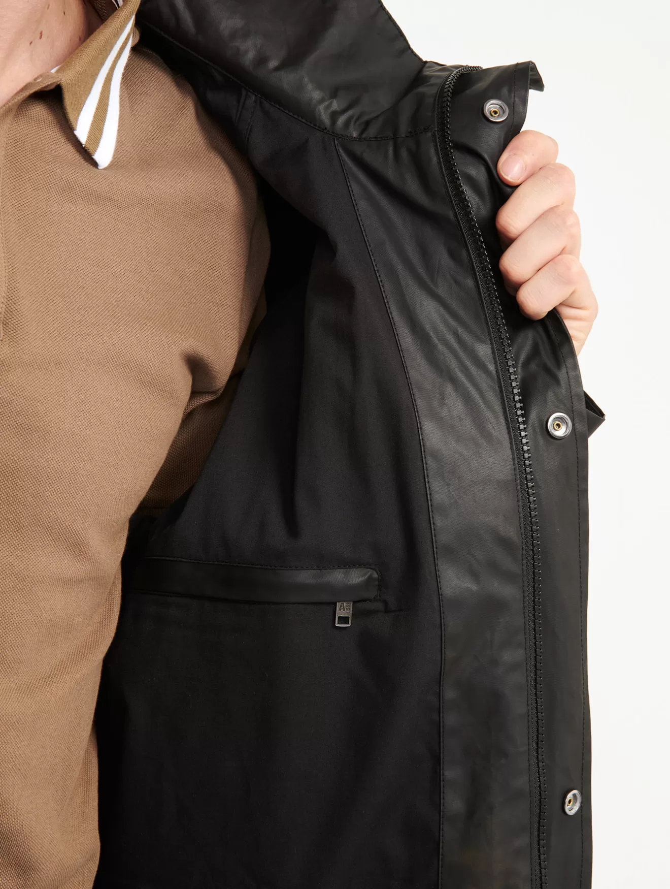 veste_milongue_enduite_a_capuche_5.webp Best Aigle Veste Mi-Longue Enduite A Capuche Noir